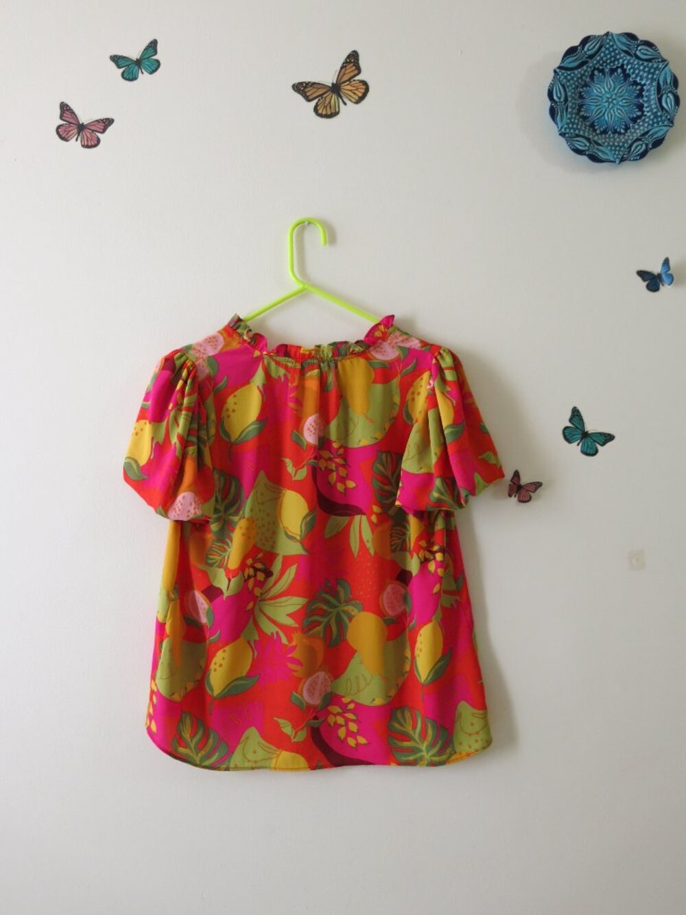 Rose & Olive Vibrant Tropical Botanical Fruits Feminine Short Sleeve Top Size S - Picture 5 of 10